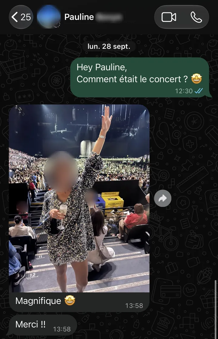 Message WhatsApp de Pauline au concert de Céline Dion, photo prise depuis sa place, visage flouté : « Magnifique. Merci !! »